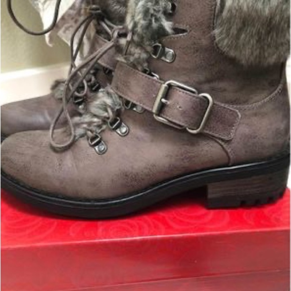 Carlos by Carlos Santana Grey Faux Fur boots. Size 9.
